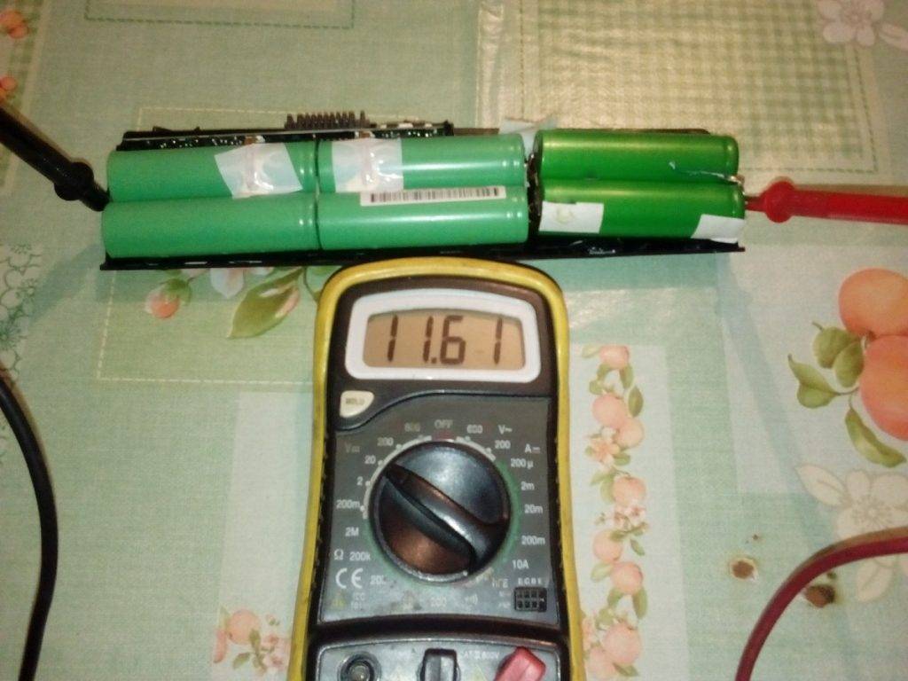 Как проверить батарейку таблетку мультиметром