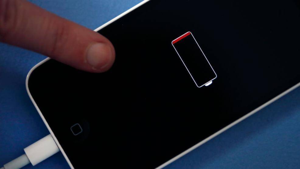 Что делать если iphone разряжается на зарядке