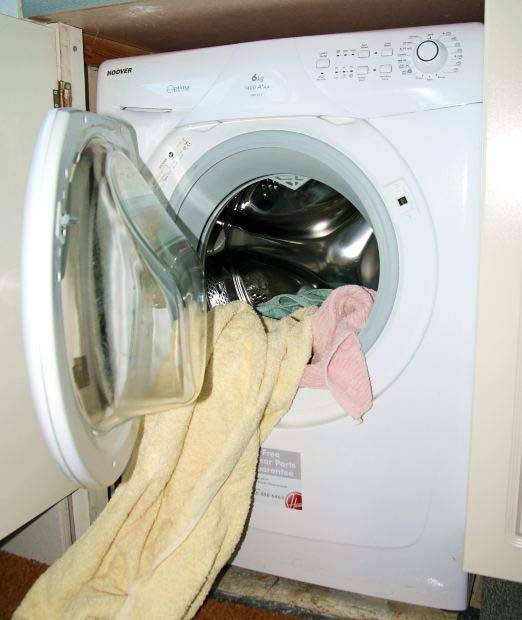 Постирал флешку в стиральной машине - что делать, будет ли она работать после стирки, как разобрать и высушить ее?