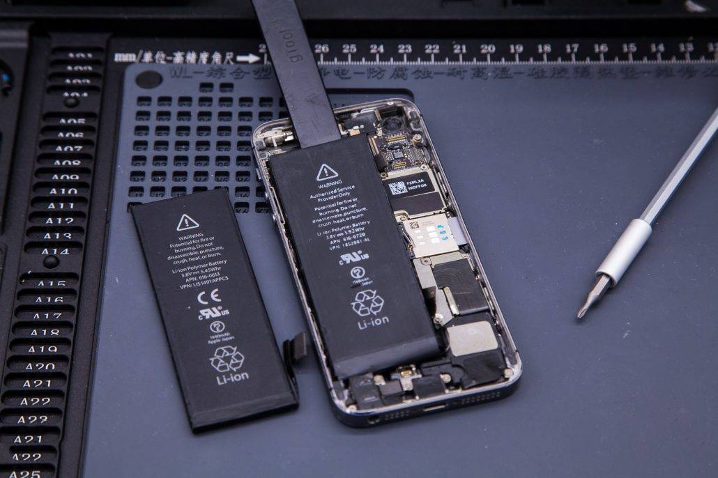Как поменять аккумулятор на iphone 5s и других «пятерках»?