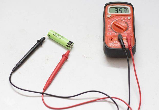 Можно ли проверить емкость аккумулятора мультиметром и как это сделать?