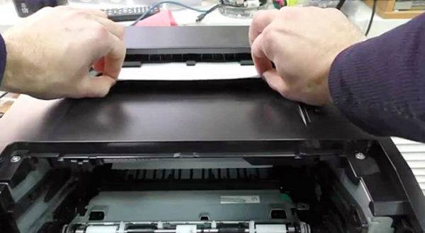 Застряла бумага в принтере: что делать и как вытащить застрявшую