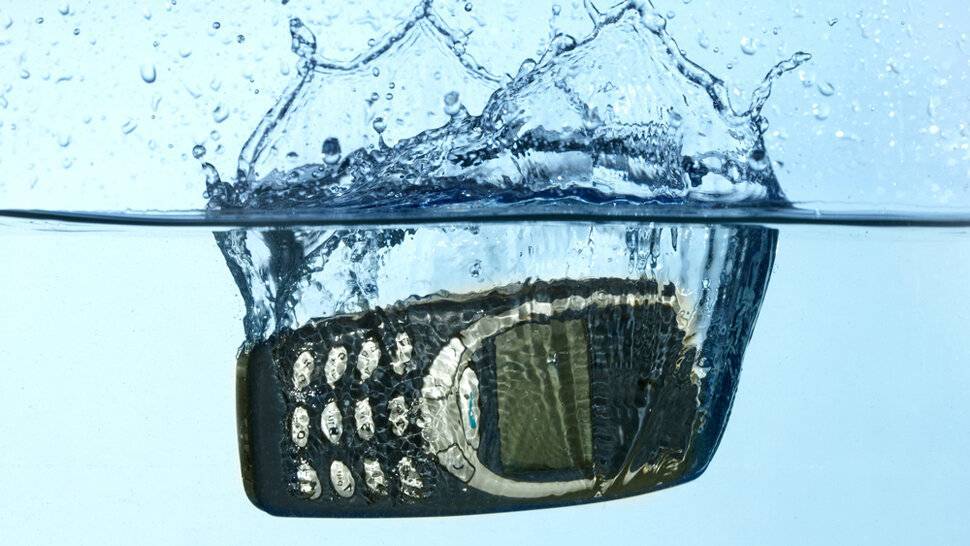 Что делать если телефон попал в воду?