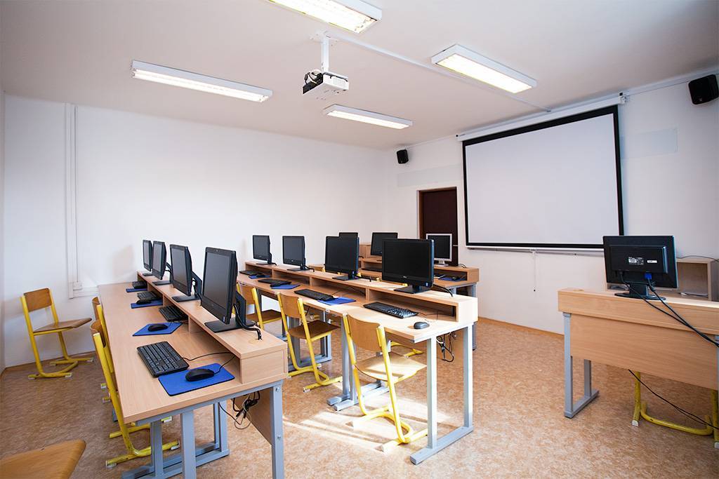 Как выбрать проектор для офиса, школы и проведения презентаций