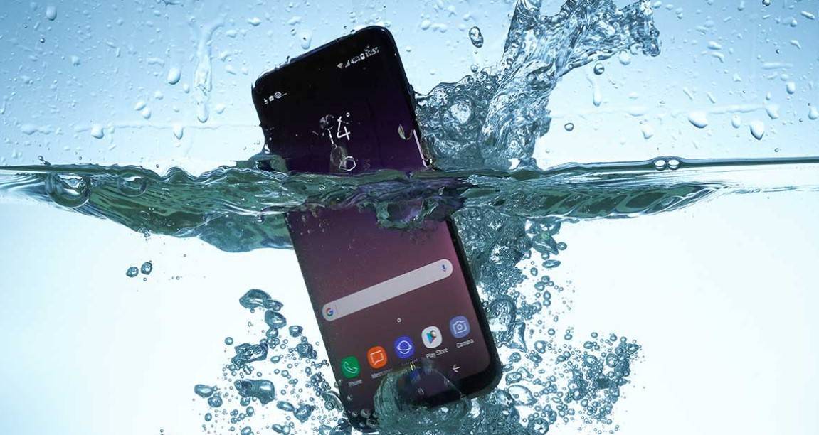 Что делать если телефон попал в воду?