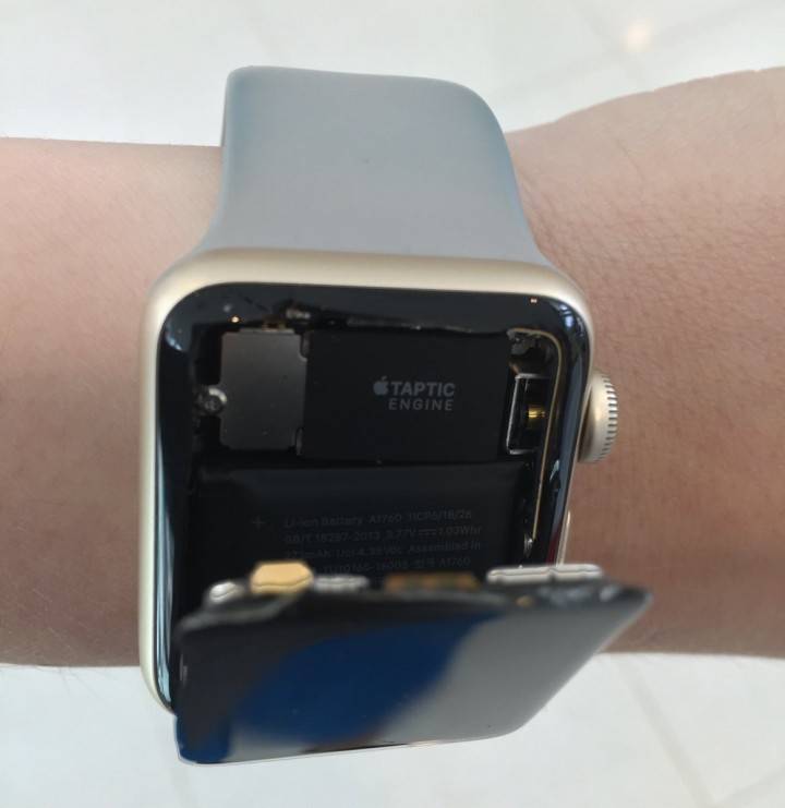Как посмотреть заряд аккумулятора apple watch?