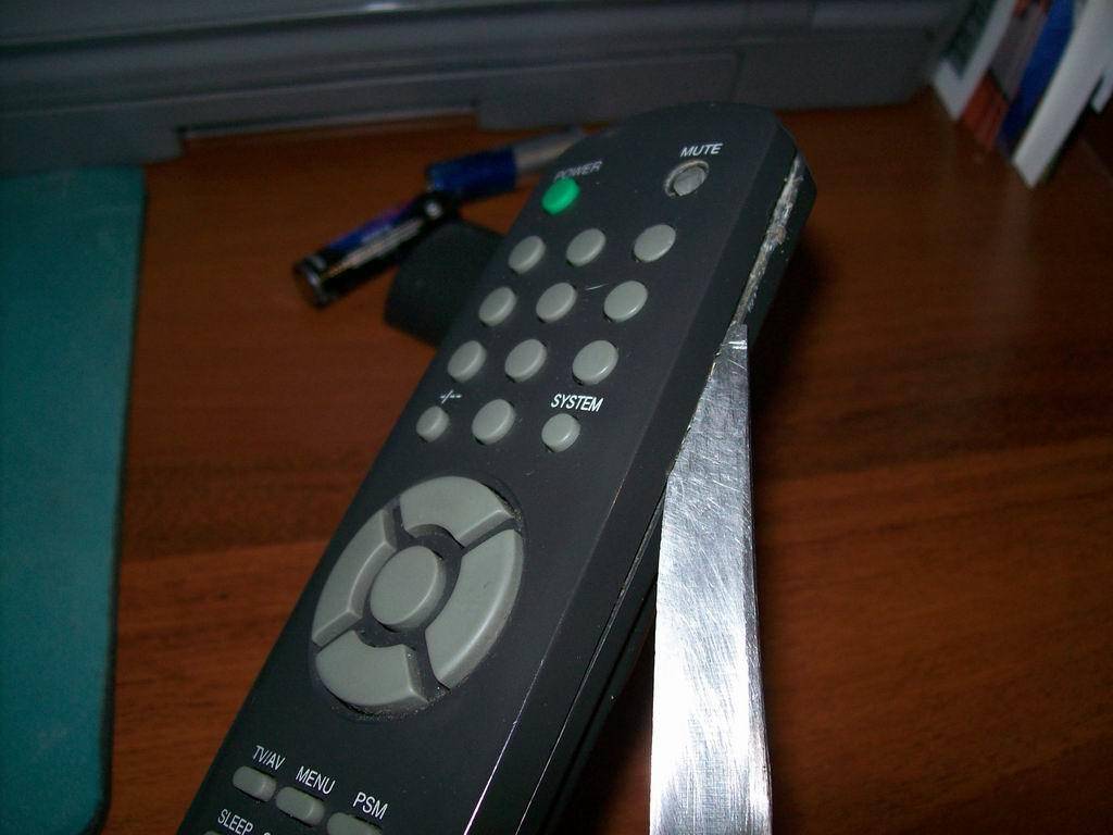 Как почистить пульт от телевизора самому - сборка