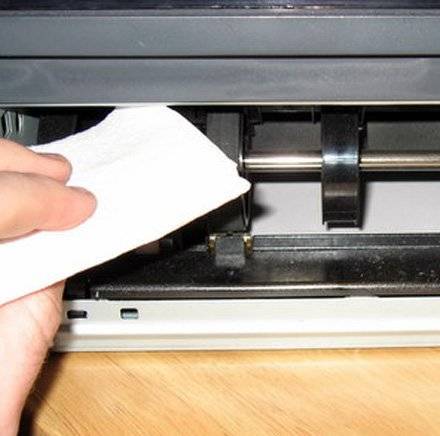 Что делать, если принтер не берет бумагу из лотка