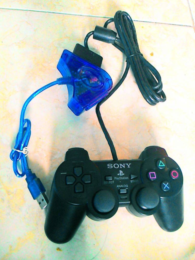 Как подключить 2 джойстик. Ps2 джойстик USB. Джойстик от ПС 2 К ПК. Оригинальный геймпад от ps2. Геймпад подключенный к ПК.