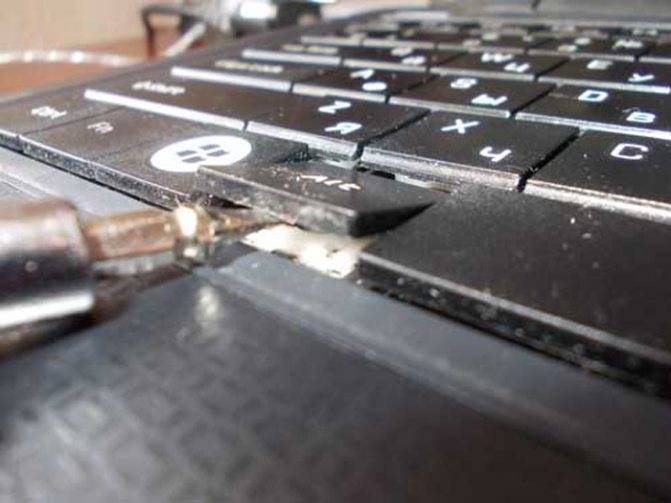 Чистим клавиатуру в домашних условиях