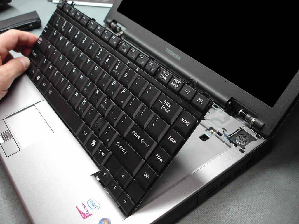 Как делается замена клавиатуры ноутбука своими силами