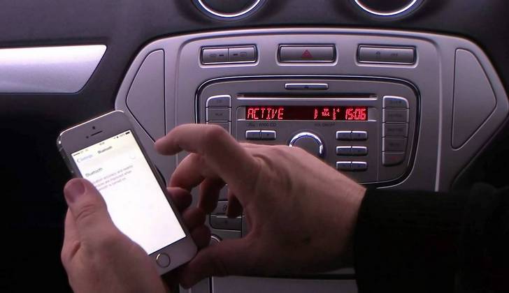 Как подключить айфон к машине