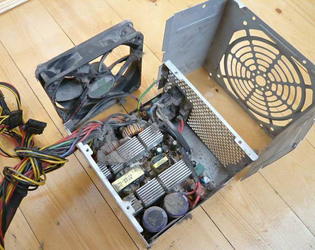 Как правильно почистить компьютера от пыли