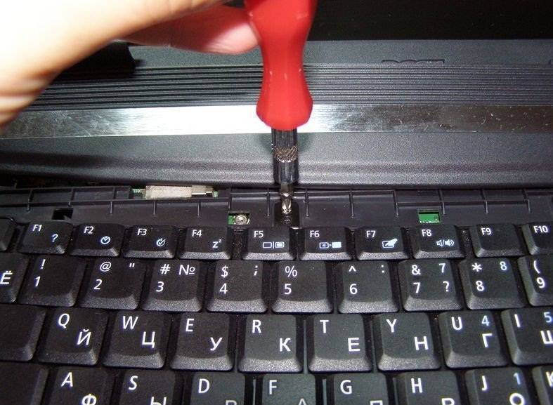 Как почистить клавиатуру в домашних условиях на компьютере или ноутбуке