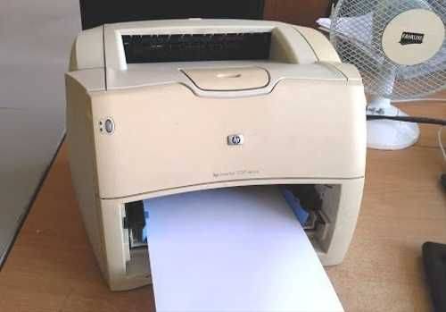 Инструкция, как остановить принтер, если он все время печатает прошлые старые документы. принтер печатает одну страницу, печатает по одной копии