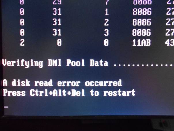 Компьютер не включается, выдает сообщение a disk read error occurred