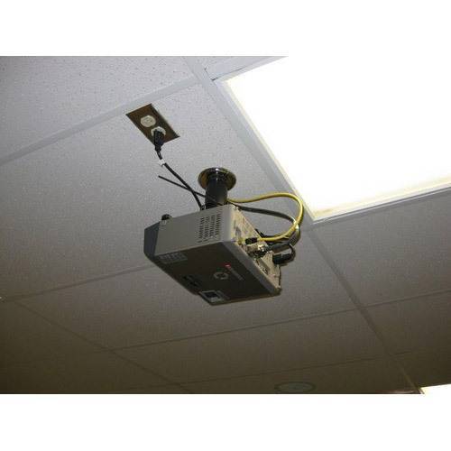 Крепление проектора к потолку: нюансы установки кронштейна своими руками