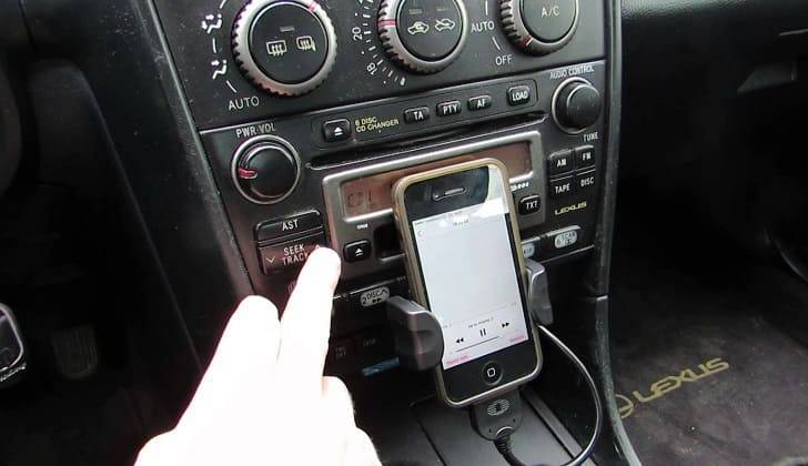 Как подключить айфон к магнитоле: iphone в машине через usb или блютуз - легкое дело